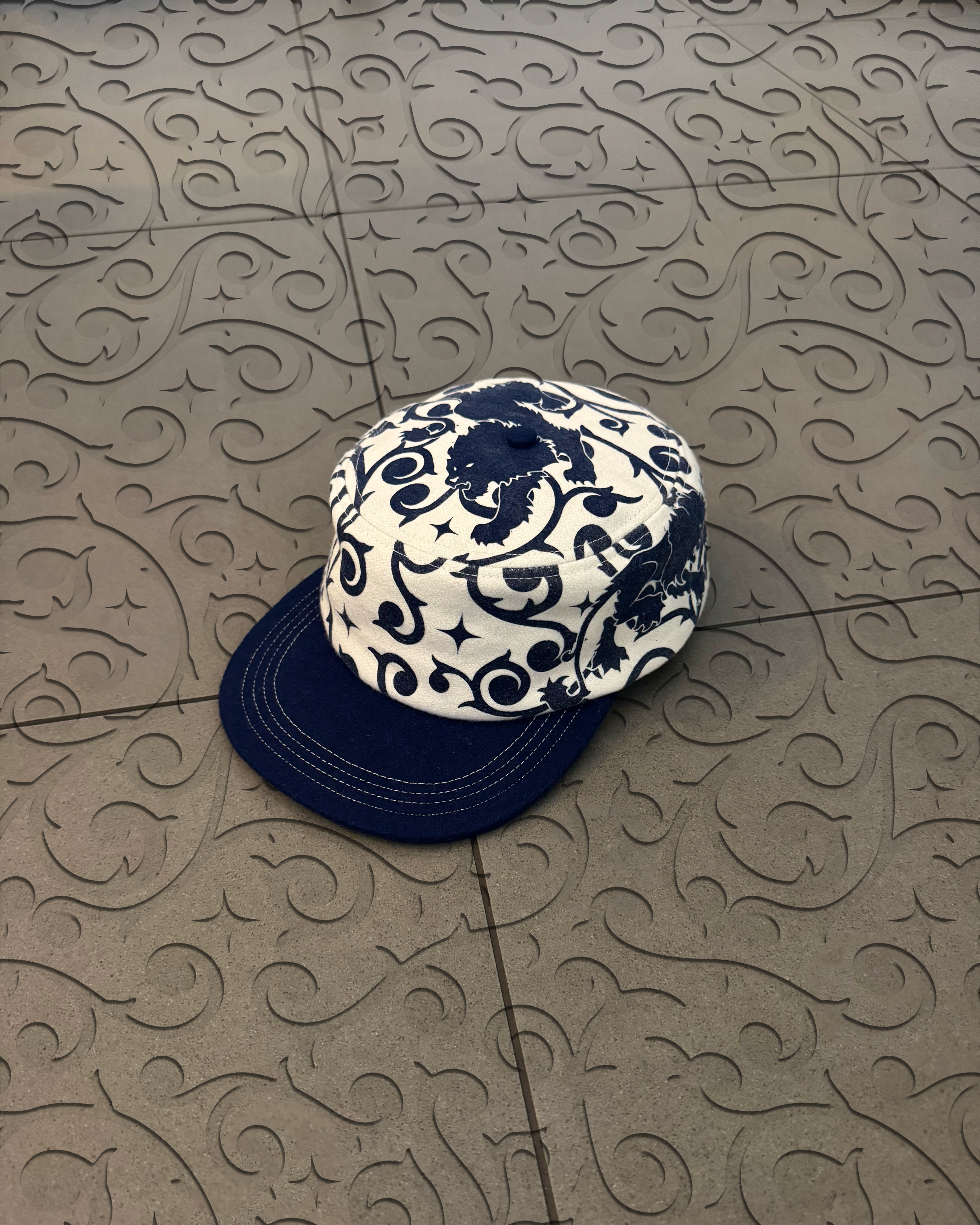 'HUNTING STARS' PILL CAP