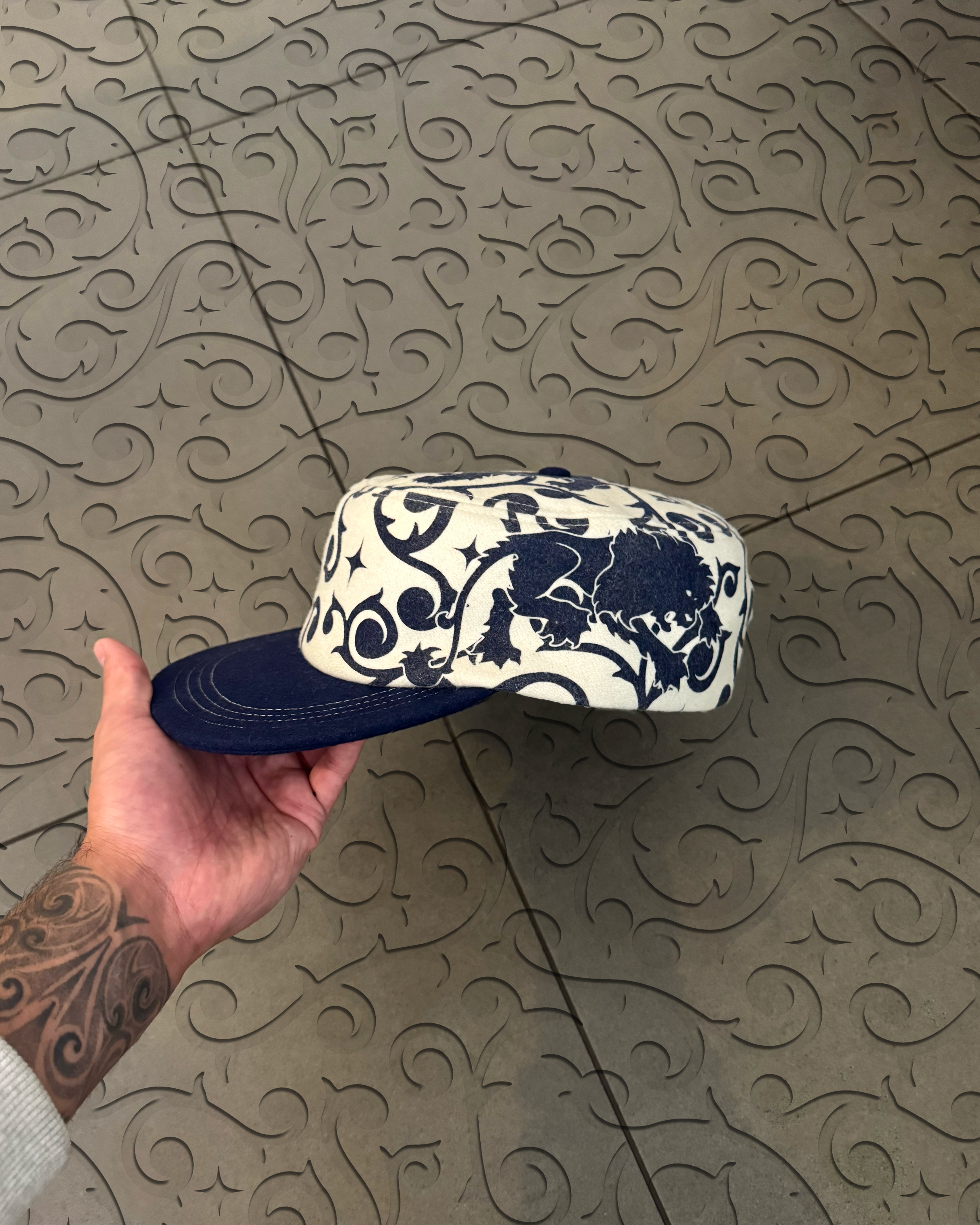 'HUNTING STARS' PILL CAP