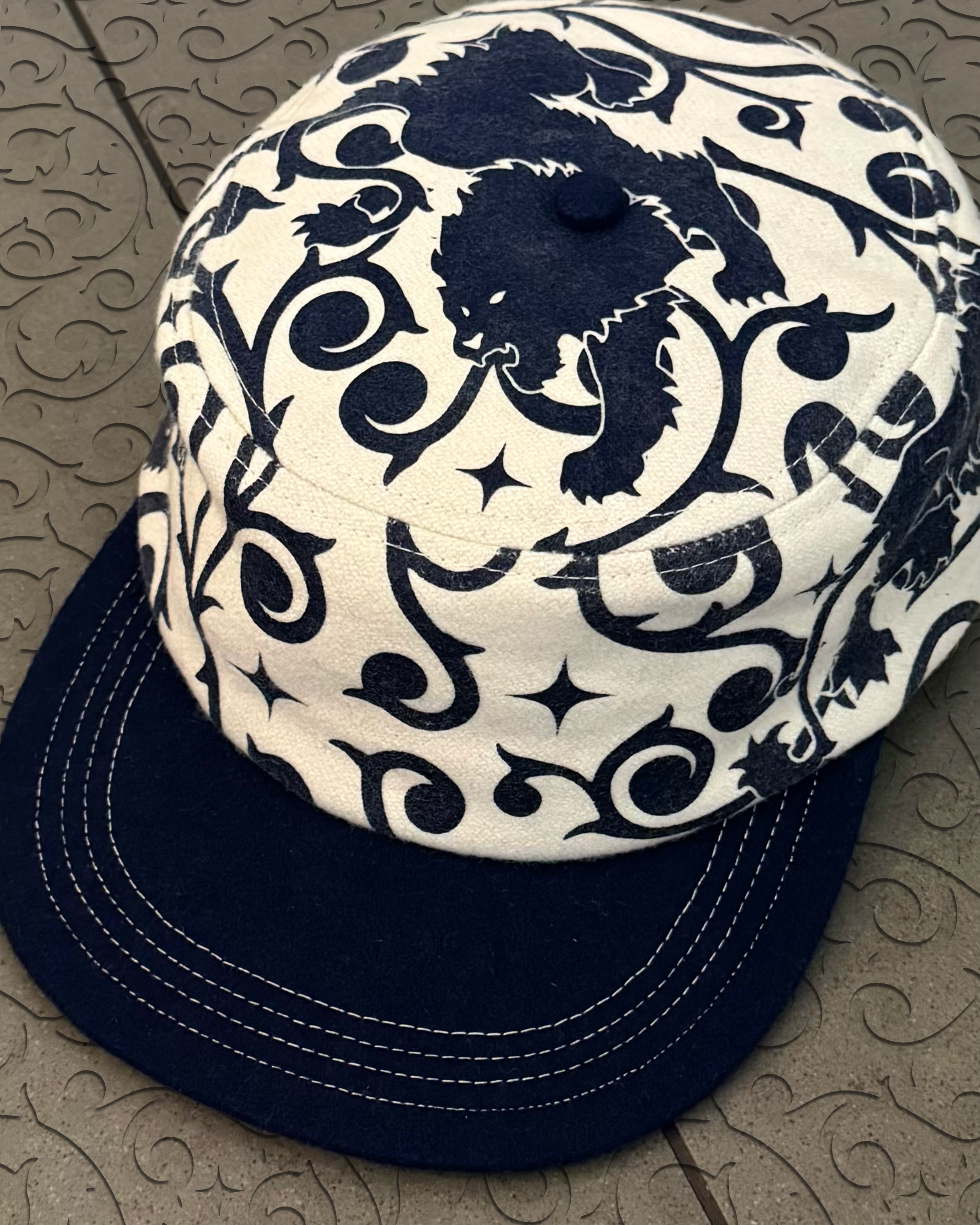 'HUNTING STARS' PILL CAP