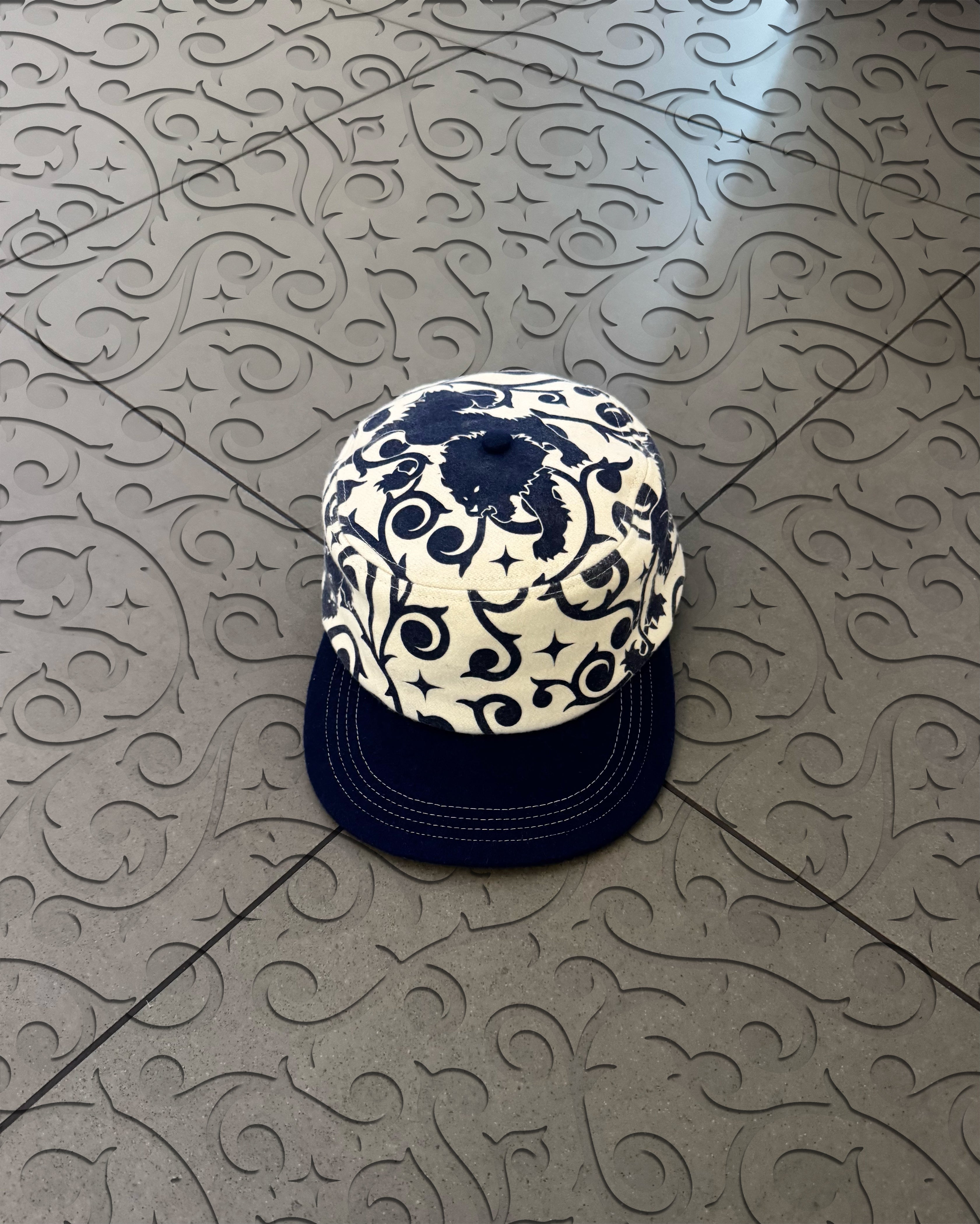 'HUNTING STARS' PILL CAP