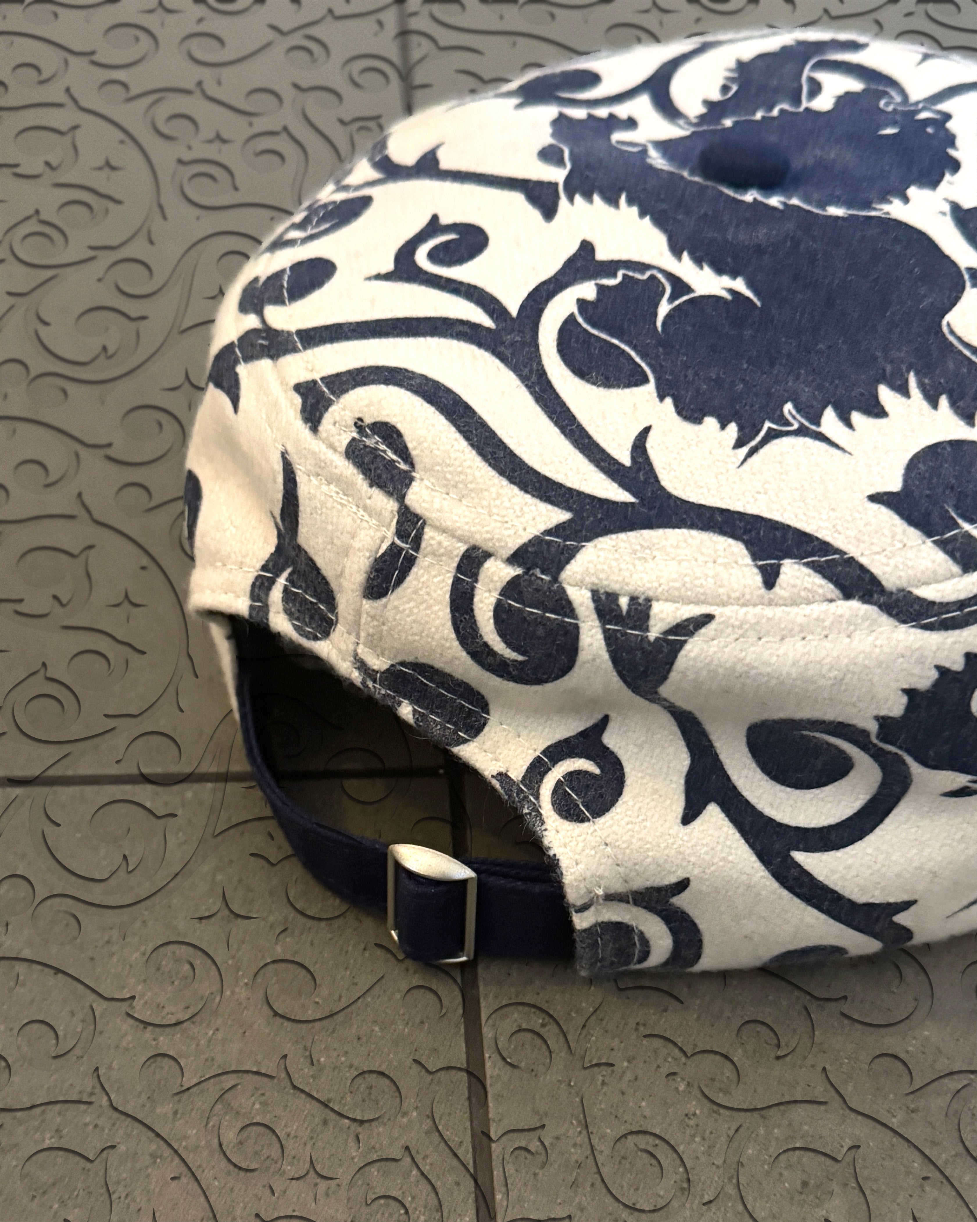 'HUNTING STARS' PILL CAP